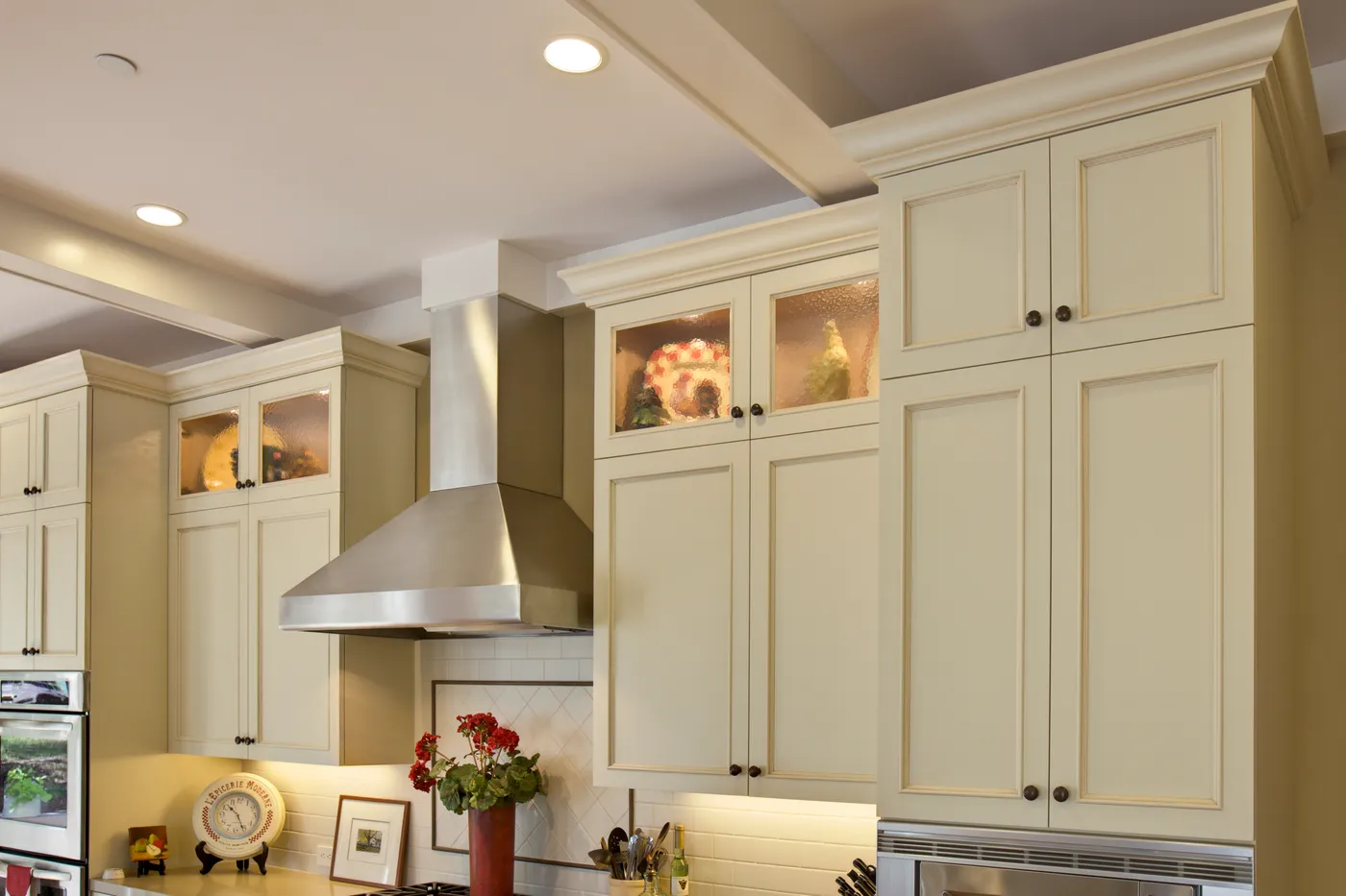 Stainless hood between glazed display cabinets above the range